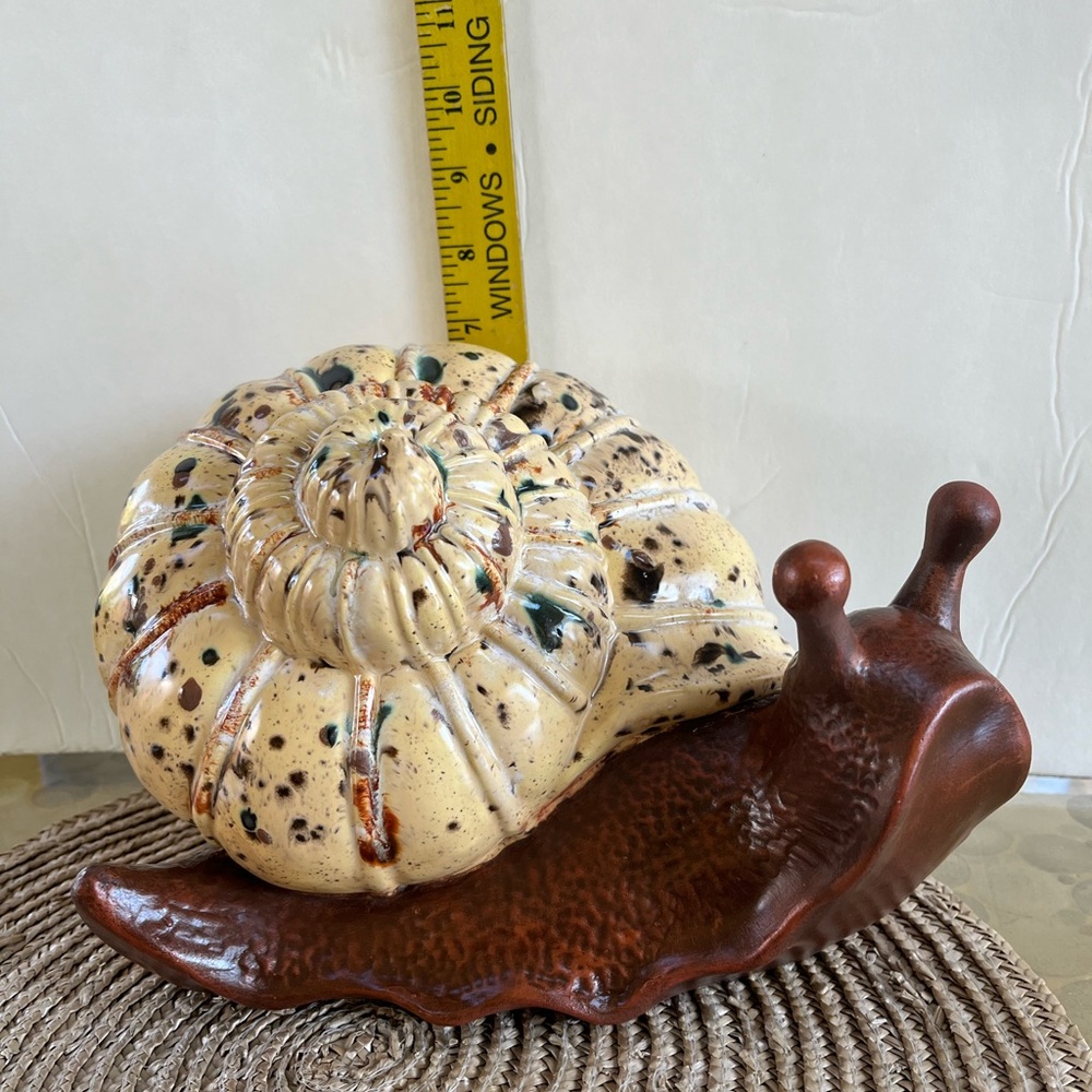 Ceramic snail
